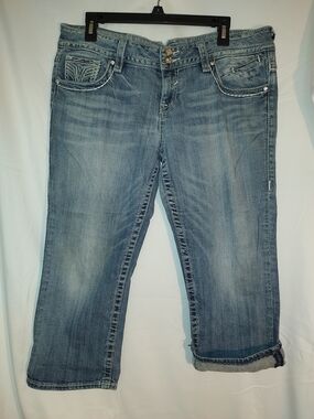 Women's Light Wash Denim Crop Jeans - Blue